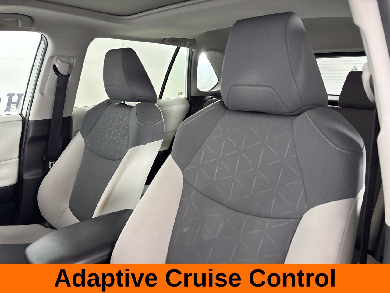 Used 2019 Toyota RAV4 XLE AWD/4WD image 14