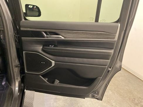 Used 2022 Jeep Wagoneer Series II w/ Premium Group I image 31