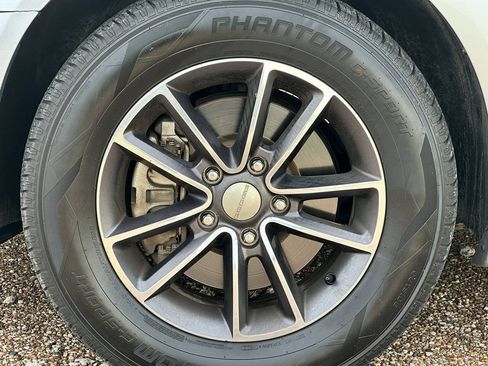 Used 2017 Dodge Grand Caravan SXT FWD image 12