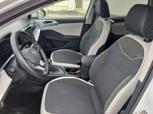 Used 2025 Volkswagen Taos SE image 16