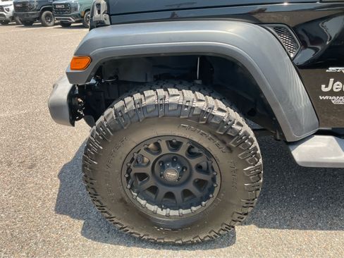 Used 2018 Jeep Wrangler Unlimited Sport AWD/4WD image 9