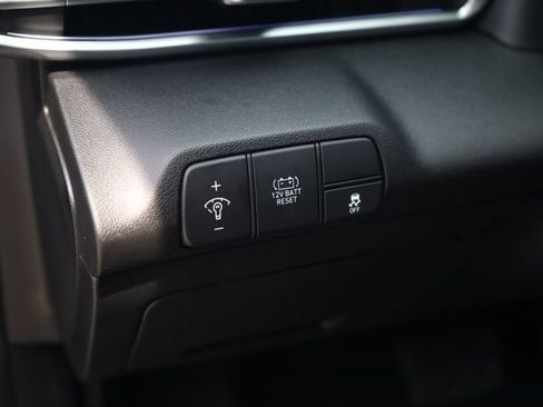 Certified 2025 Hyundai Elantra Limited FWD image 10