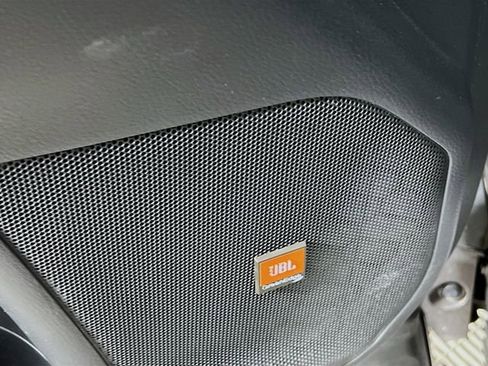 Used 2019 Toyota Highlander Limited Platinum image 18