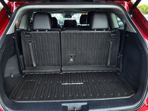 Used 2022 Toyota Highlander XLE image 33