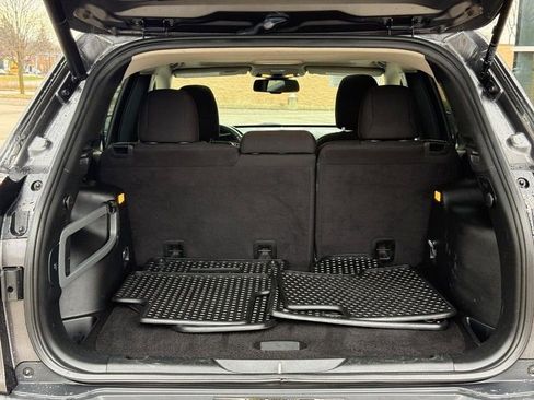 Used 2017 Jeep Cherokee Latitude AWD/4WD image 9