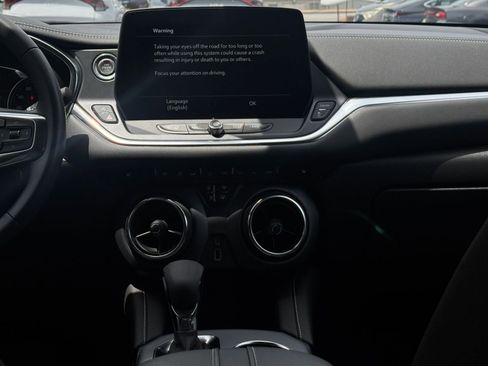 Used 2025 Chevrolet Blazer LT FWD image 17