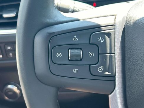 Used 2023 GMC Yukon SLT w/ SLT Luxury Package RWD image 28