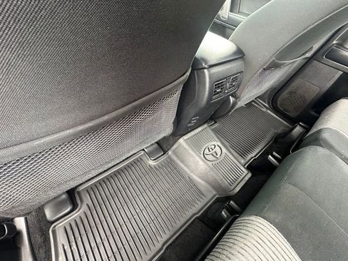 Used 2019 Toyota 4Runner SR5 AWD/4WD image 33