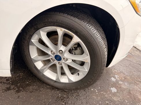 Used 2020 Ford Fusion SE image 45