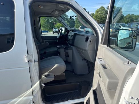 Used 2010 Ford E-350 and Econoline 350 XLT RWD image 11