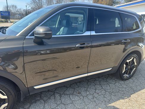 Used 2023 Kia Telluride AWD image 6