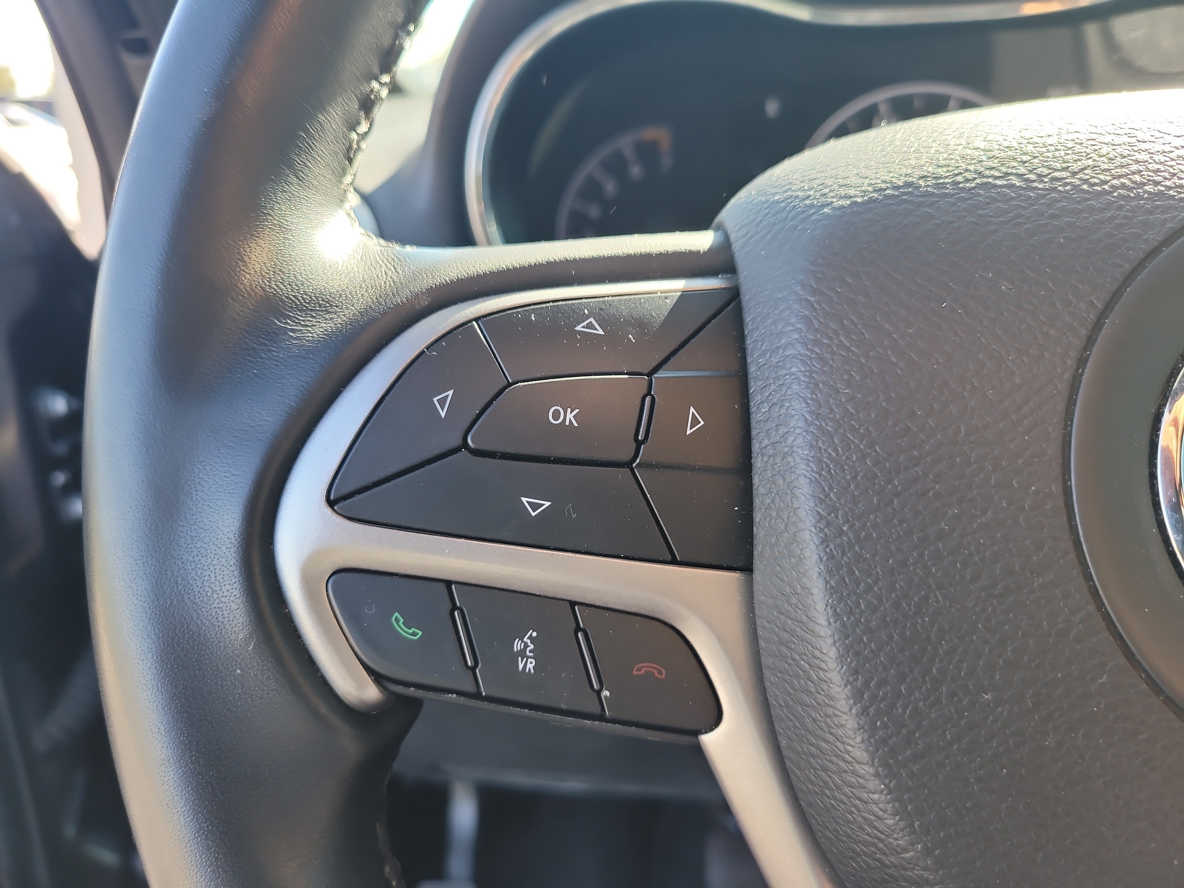 Used 2021 Jeep Grand Cherokee Laredo AWD/4WD image 27