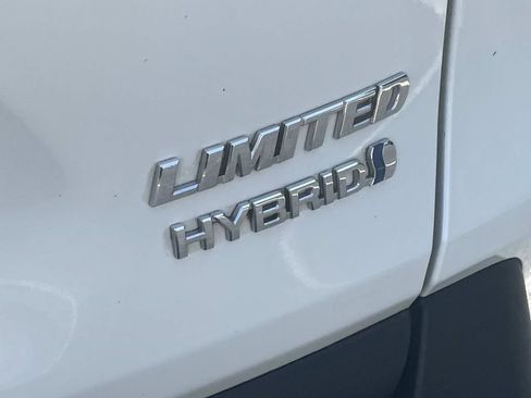 Used 2022 Toyota RAV4 Limited AWD/4WD image 10