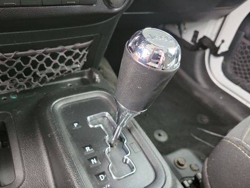 Used 2017 Jeep Wrangler Unlimited Sahara w/ Dual Top Group image 21