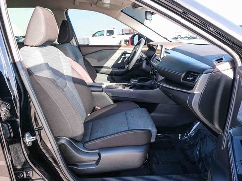 Used 2023 Nissan Rogue SV FWD image 18