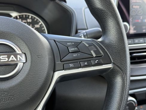 Used 2024 Nissan Altima 2.5 SV image 15