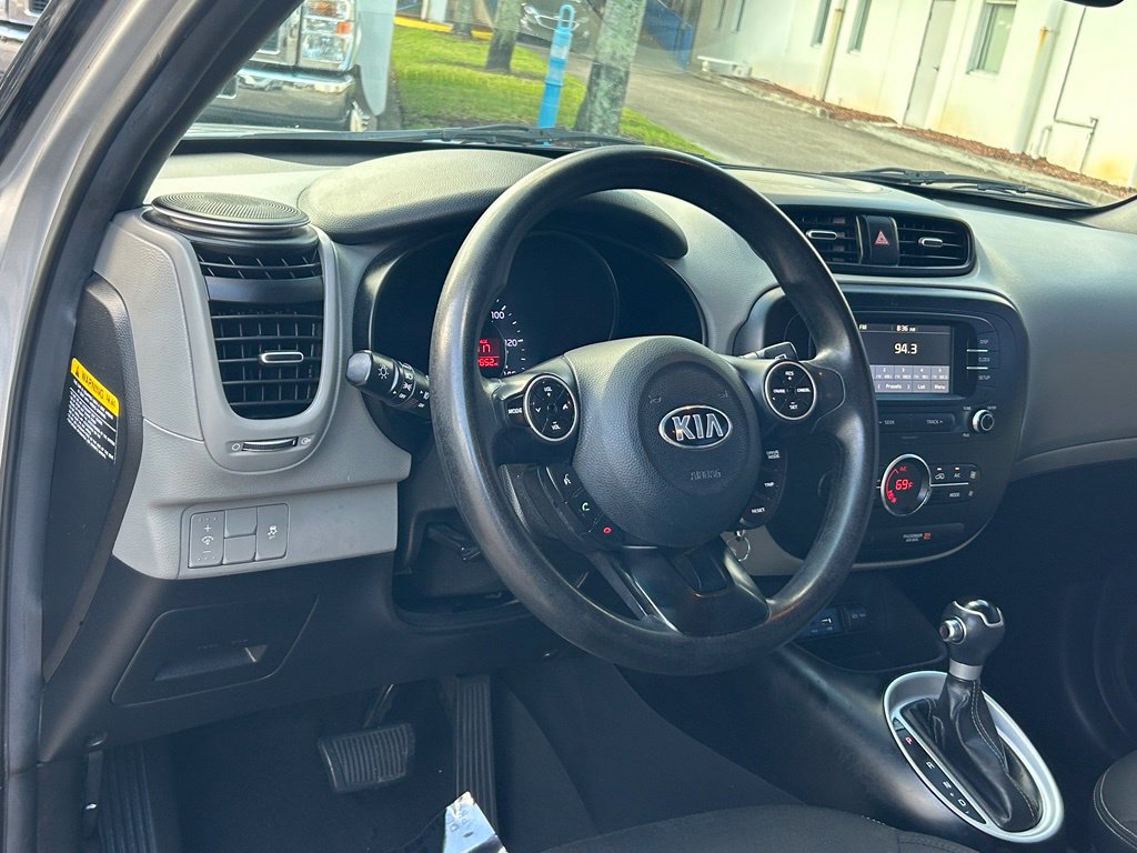 Used 2017 Kia Soul + FWD image 33