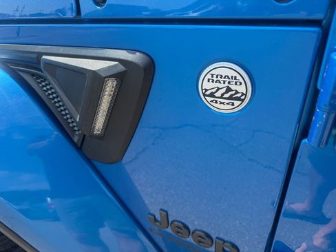 Used 2021 Jeep Gladiator Sport AWD/4WD image 5