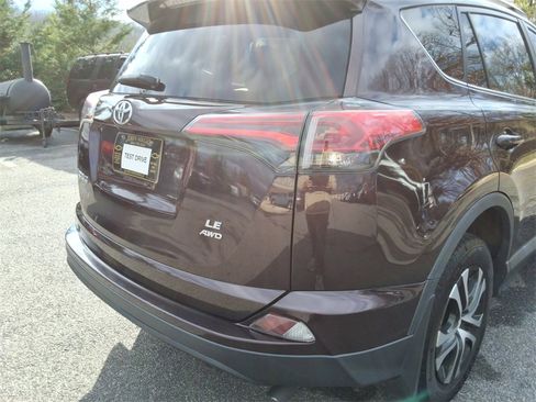 Used 2016 Toyota RAV4 LE image 14