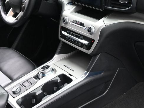 Used 2022 Ford Explorer XLT w/ Equipment Group 202A image 32