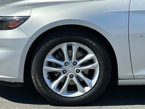 Used 2017 Chevrolet Malibu LT FWD image 25