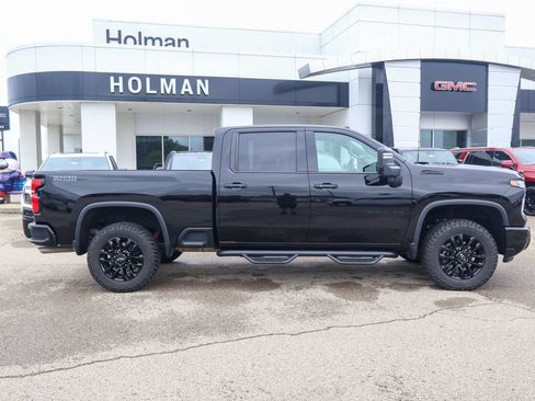 Used 2025 Chevrolet Silverado 2500 LTZ w/ Trail Boss Package AWD/4WD image 2