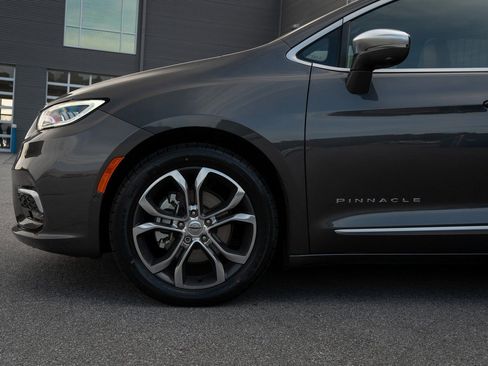 Used 2022 Chrysler Pacifica Pinnacle image 4