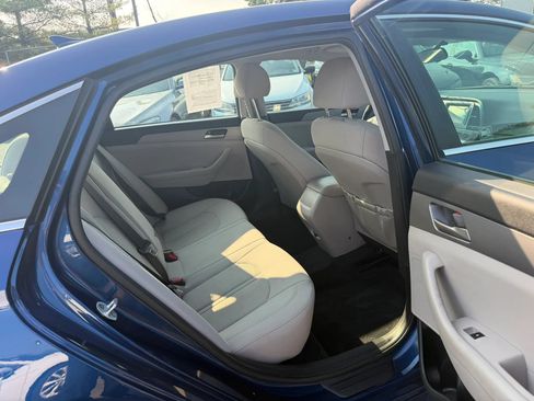 Used 2019 Hyundai Sonata SE w/ Cargo Package FWD image 27
