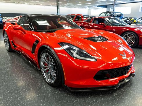 Used 2015 Chevrolet Corvette Z06 w/ 3LZ Preferred Equipment Group image 3