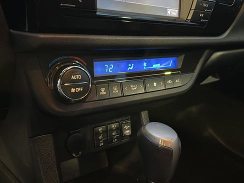 Used 2014 Toyota Corolla S Premium image 22