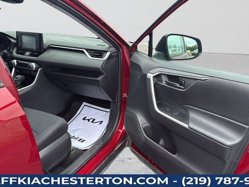 Used 2021 Toyota RAV4 LE AWD/4WD image 23