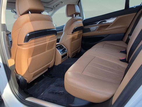 Used 2020 BMW 745e xDrive AWD/4WD image 15