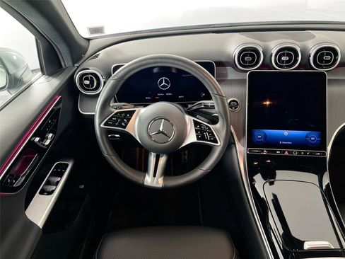 Used 2025 Mercedes-Benz GLC 300 4MATIC image 21