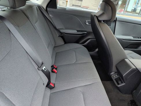 New 2025 Kia K4 LXS image 8