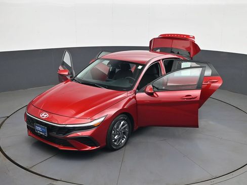Certified 2024 Hyundai Elantra SEL FWD image 37