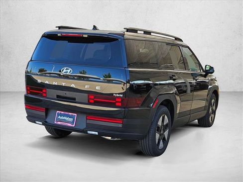 Used 2026 Hyundai Santa Fe SEL FWD image 2