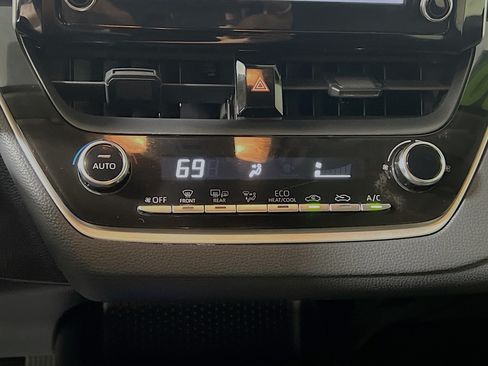 Used 2020 Toyota Corolla LE FWD image 24