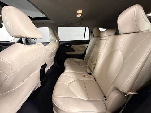 Certified 2023 Toyota Highlander XLE image 35