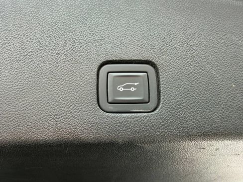 Used 2021 Cadillac XT6 Premium Luxury FWD image 12