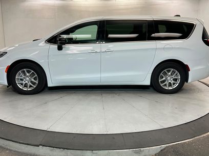 New 2026 Chrysler Pacifica Select