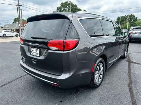 Used 2020 Chrysler Pacifica Touring-L Plus w/ Advanced Safetytec Group FWD image 8