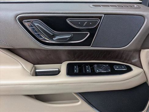 Used 2024 Lincoln Navigator Premiere image 15