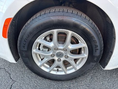 Used 2022 Chrysler Voyager LX image 11