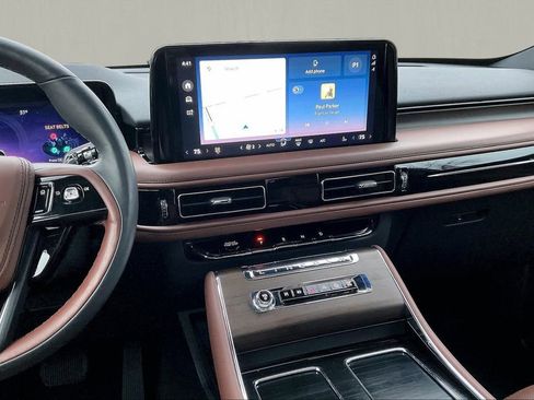 Used 2025 Lincoln Aviator Reserve w/ Illumination Package image 9