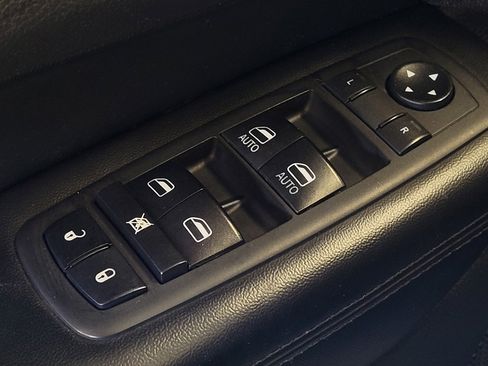 Used 2020 Jeep Grand Cherokee Laredo RWD image 27