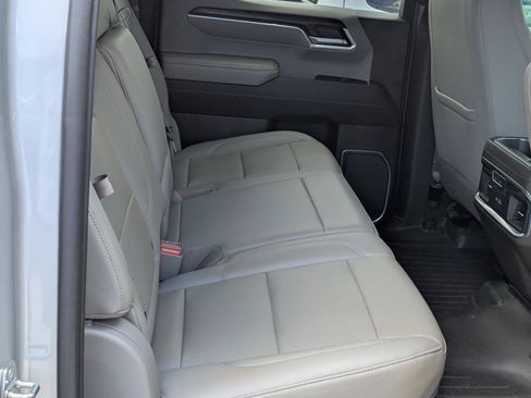 Used 2022 GMC Sierra 1500 SLT w/ SLT Premium Plus Package AWD/4WD image 5