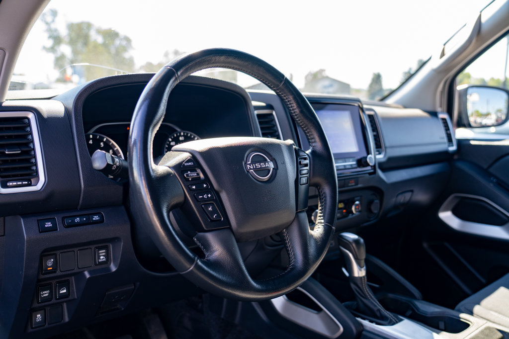Used 2023 Nissan Frontier SV w/ Technology Package AWD/4WD image 13