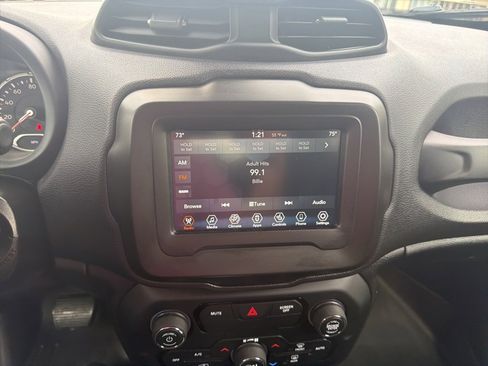 Used 2019 Jeep Renegade Latitude w/ Cold Weather Group image 40