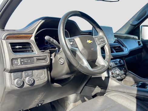 Used 2023 Chevrolet Suburban Premier image 9