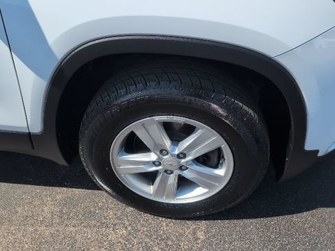 Used 2020 Chevrolet Trax LT w/ LT Convenience Package AWD/4WD image 12